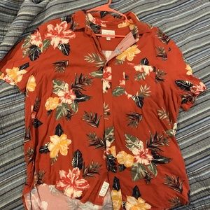XL Lucky Hawain shirt